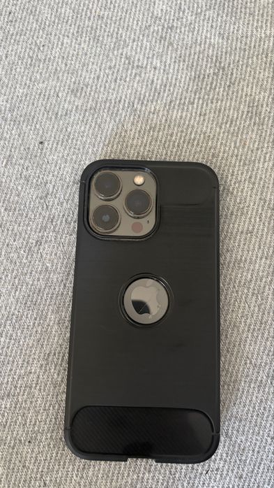 Iphone 13 pro + кейс. 83 %