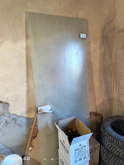 Стеклянная дверь