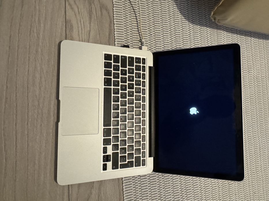 Macbook pro retina 2013 cu bateria defecta
