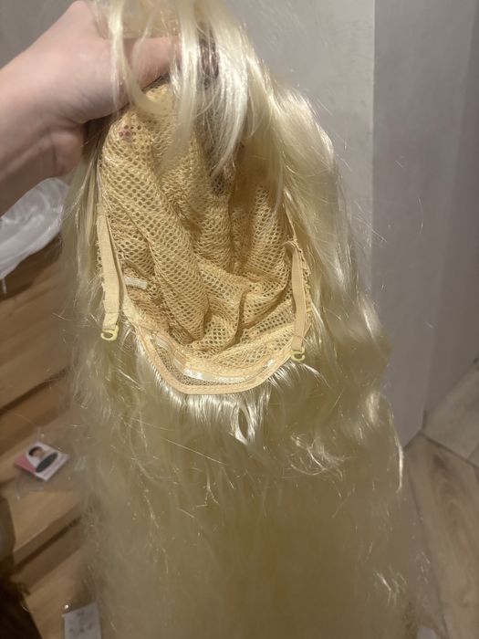 Волнистый парик с челкой 100 см. Длинный блонд парик 1 метр