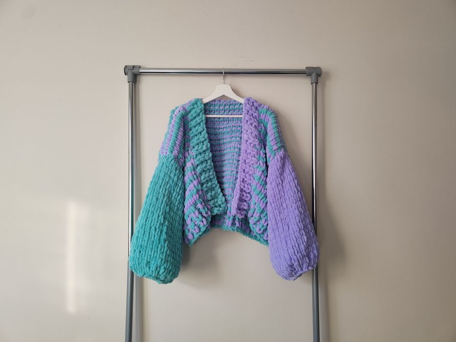 Ръчно плетени жилетки, чанти, одеяла, играчки и други