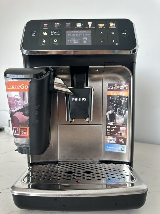 Philips LatteGo 5400 EP5447 – Espressor automat, sistem LatteGo, stare foarte bună