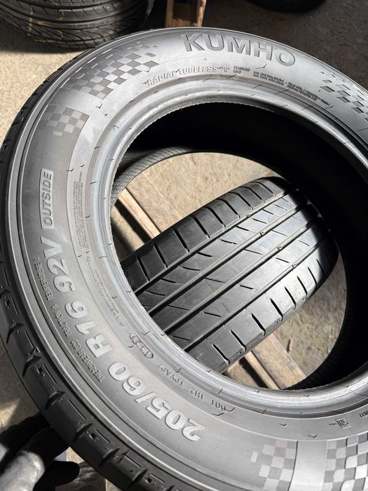 2x Anvelope Vara 205/60 R16 - Kumho Ecsta ps71