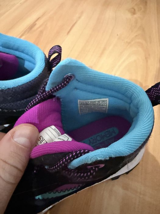 Ghetute Skechers fetite