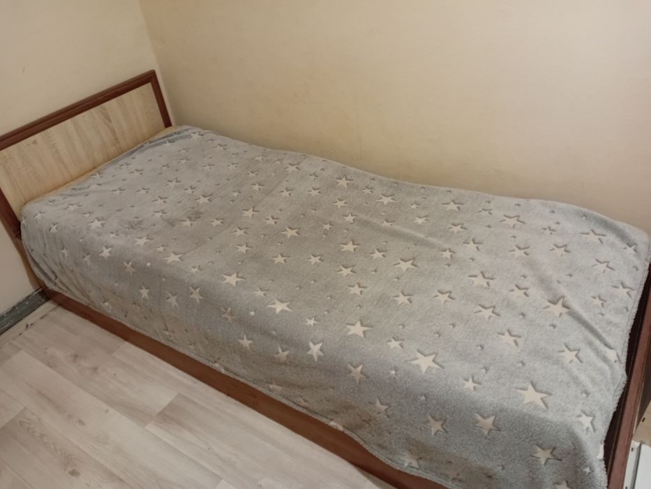 Кровать с матрасом