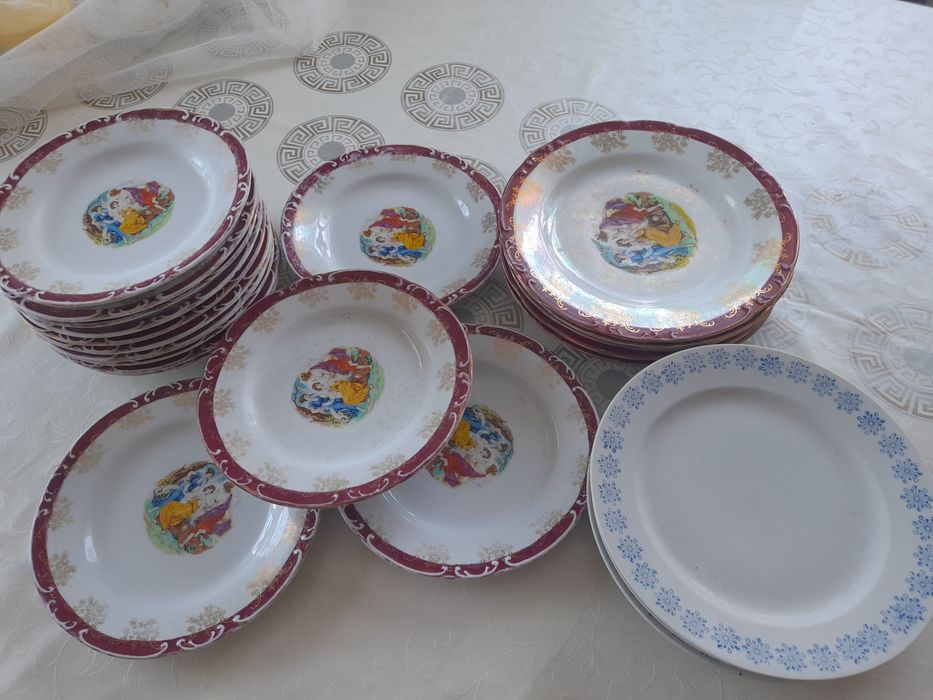 Продам тарелки разные
