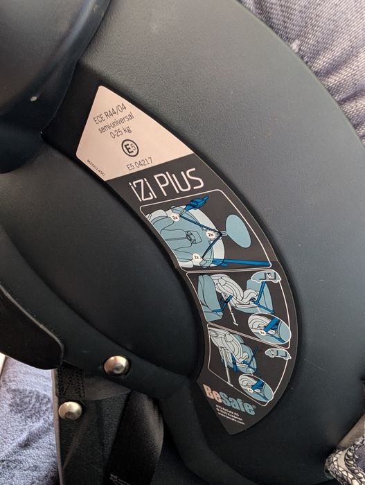 Vând scaun auto BeSafe izi plus ( 4 luni - 5 ani )