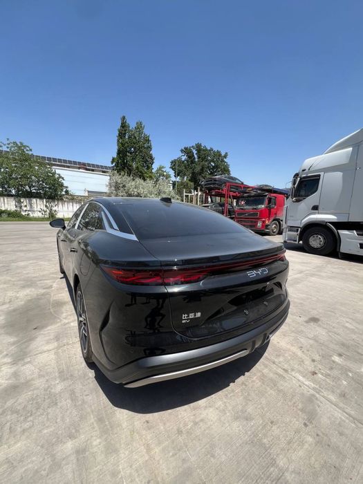 BYD HAN L 2025 yil 1000 ta ot kuchi 2.7 sekund 100 ga