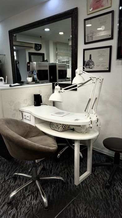 Сдается в аренду маникюрный стол