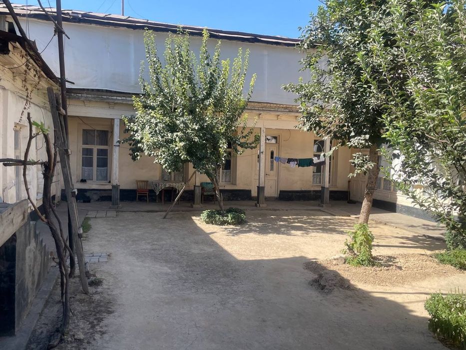 Ховли сотилади (ер хисобида)