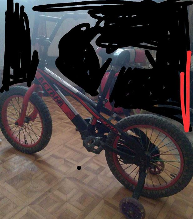 Велосипед. 10-12 лет. Колеса сдутые подкачать.  Цена. 5000 тг. 3А мкр.