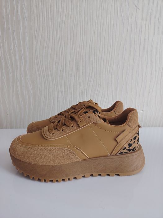 Продам кроссовки