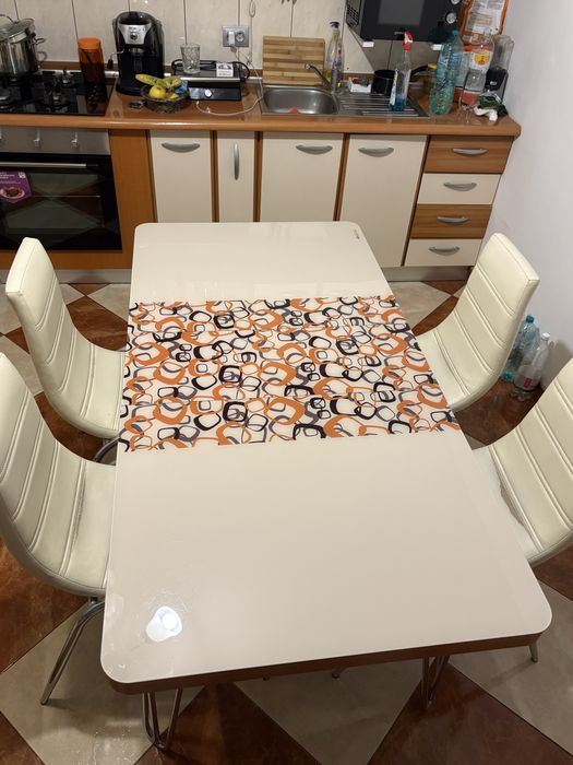 masa extensibila si scaune de bucatarie