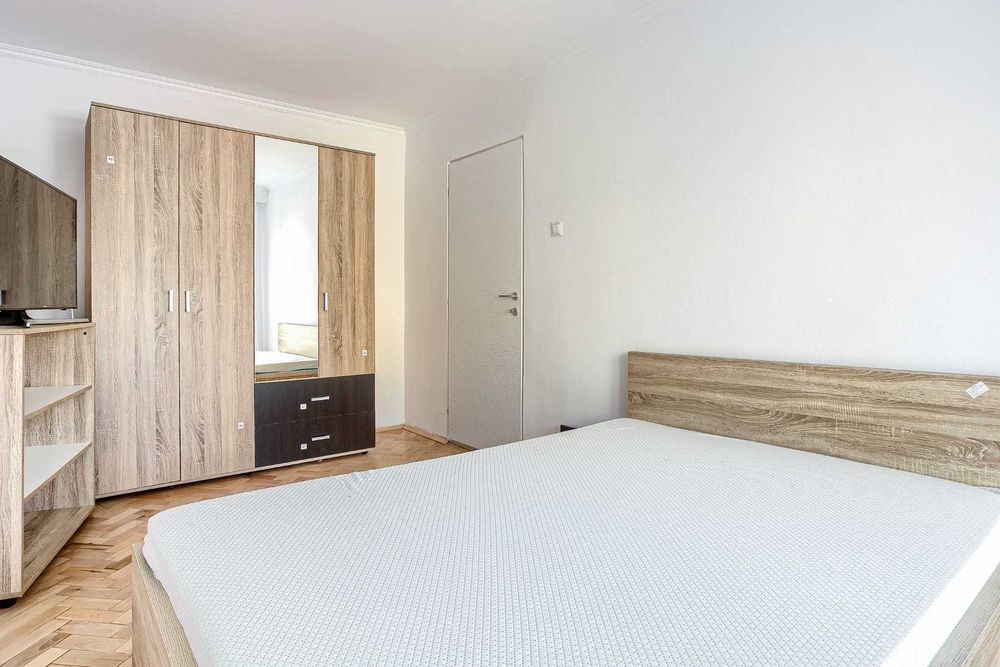Inchiriez apartament 3 camere zona Piata Mihai Viteazul Arad