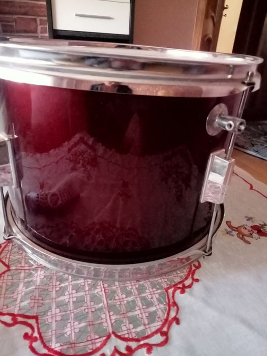 Vând toba  muzicala