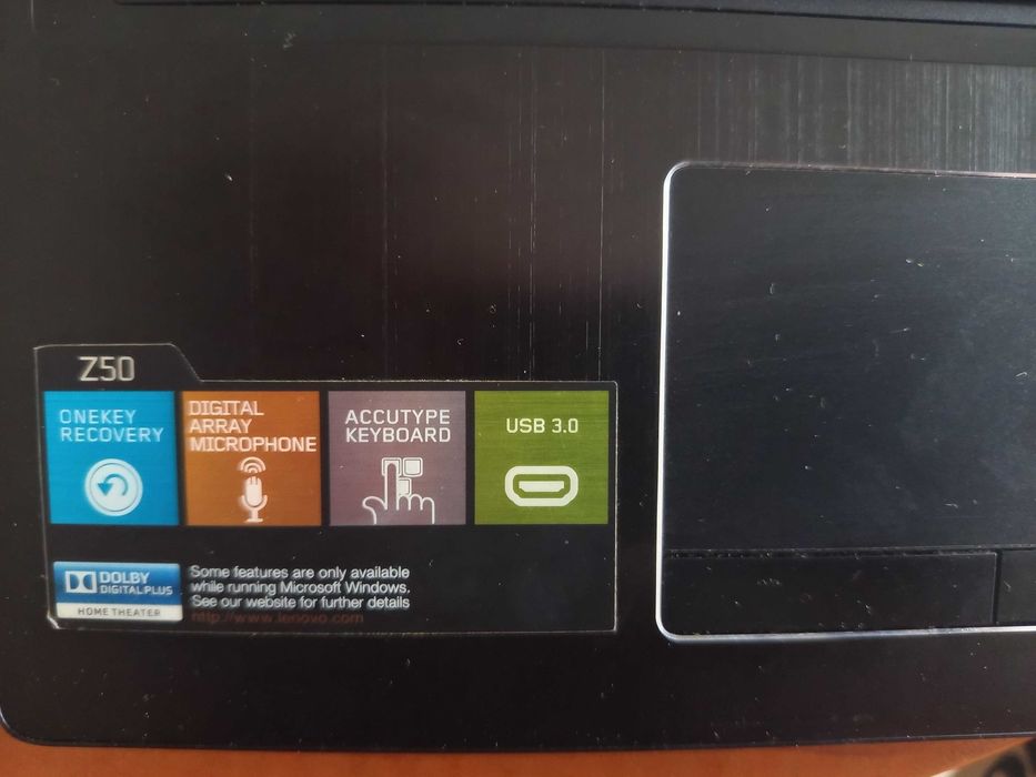 Продавам неработещ лаптоп