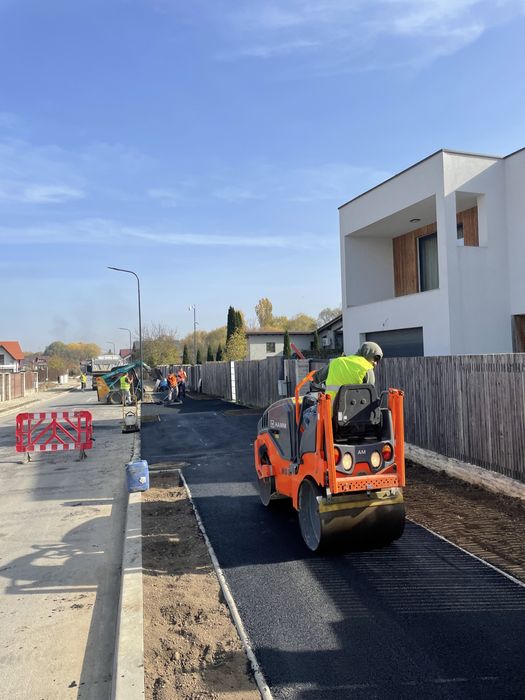 Inchiriez Miniexcavator Bobcat Cilindru compactor Transport agregate