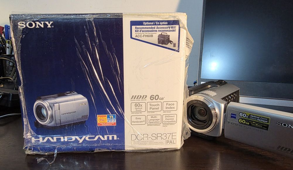 Vand Sony Handycam DCR-SR37E – camera video digitala cu HDD,