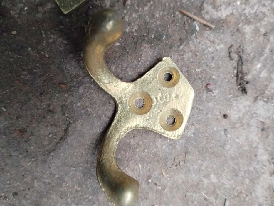 Месингови закачалки