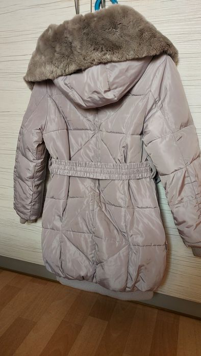 Пуховик для девочки на рост 140, кролик