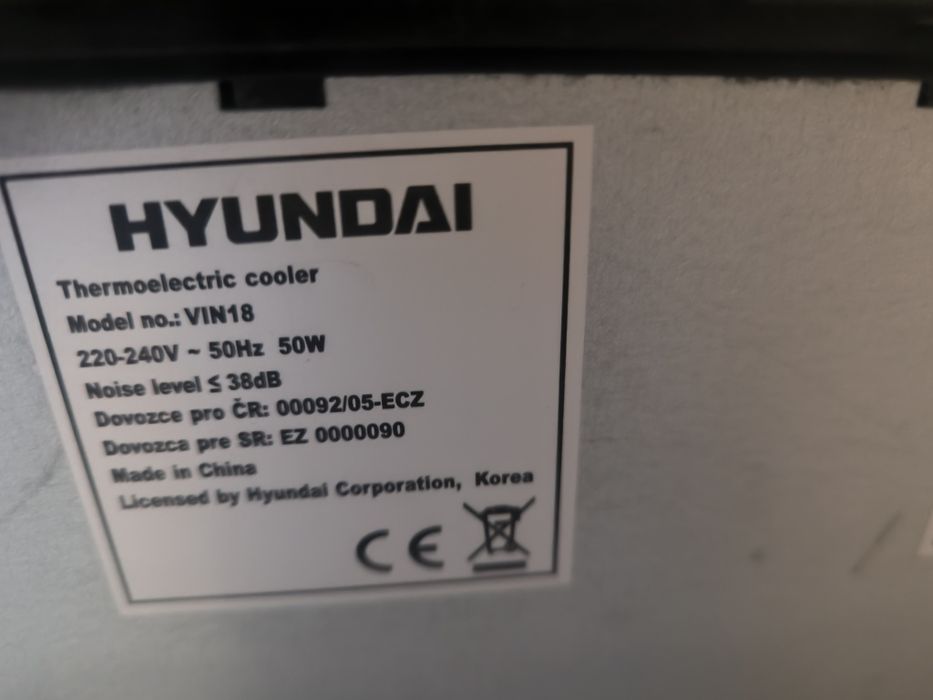 Răcitor/frigider de vinuri -Hyundai