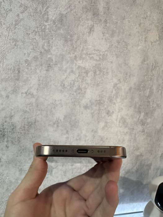 Iphone 16 pro desert 256 gb 91 % krishka alishgan ekran dog bor