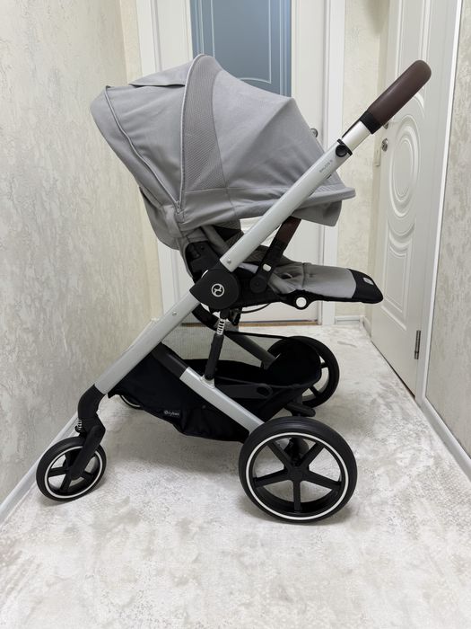 Коляска прогулочная