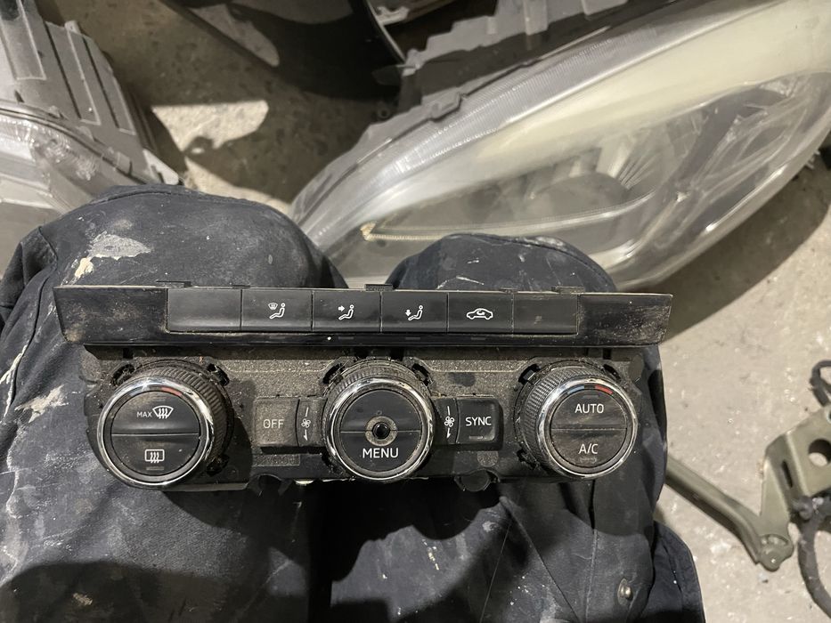 Дистроник медия оправление за климатик средна решетка фар а хароген за