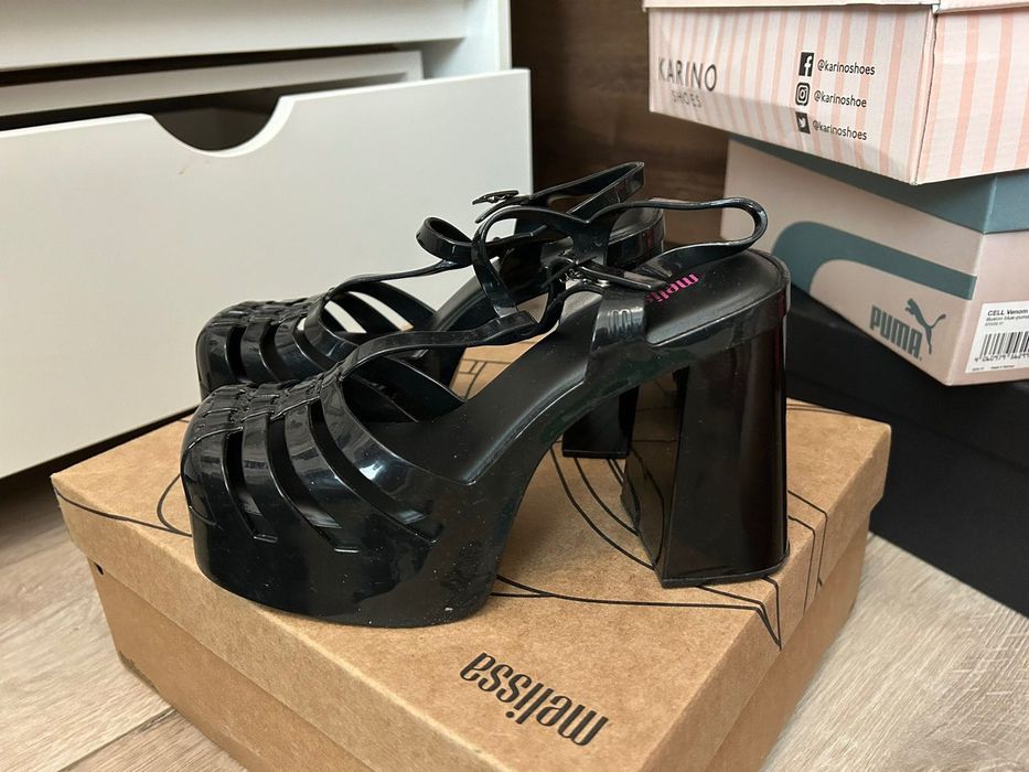 Сандали на ток Melissa