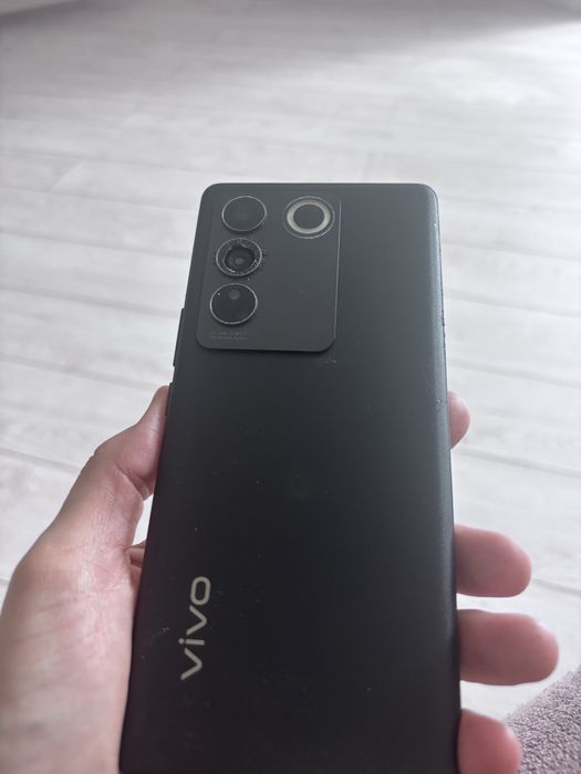 Продам смартфон vivo V 27