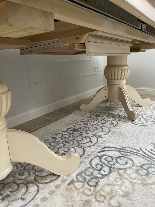 Стол для гостиной