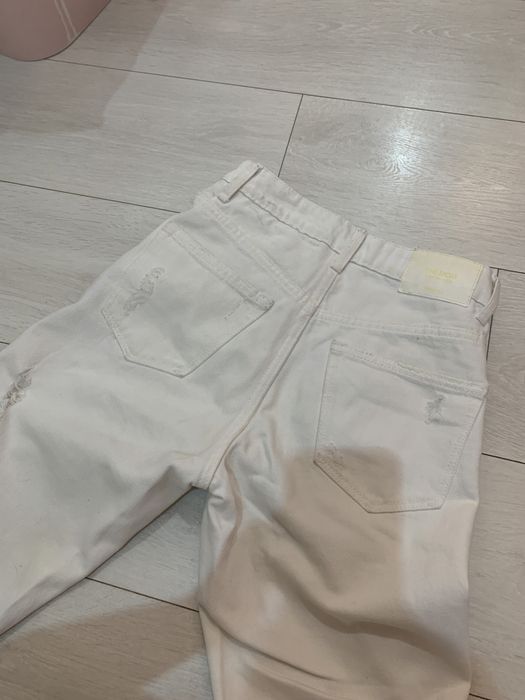 Blugi albi mom 80 de lei