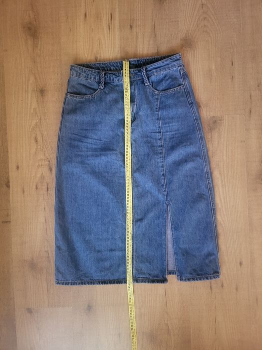 Дънкова пола с цепка