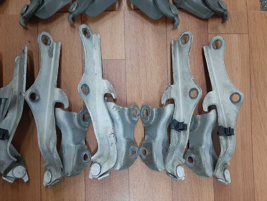 Продам Петля капота Toyota / Lexus