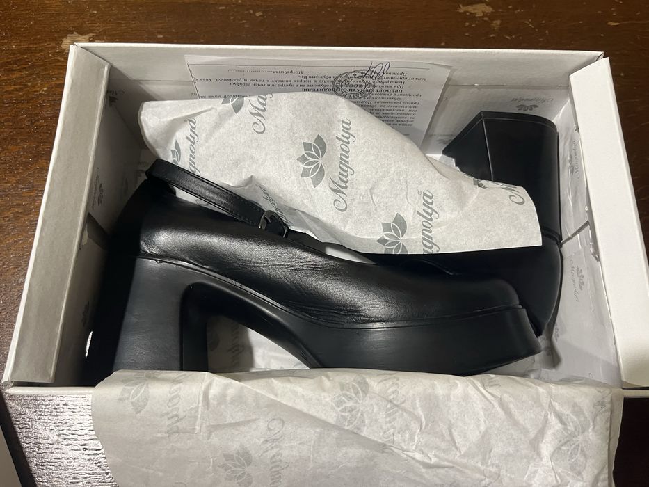 Обувки тип Mary Jane от естесвена кожа с ток