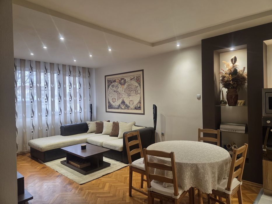 Дава се под наем Тристаен апартамент в Русе, Хъшове - 93 кв.м за 398.82 € - Снимка #4