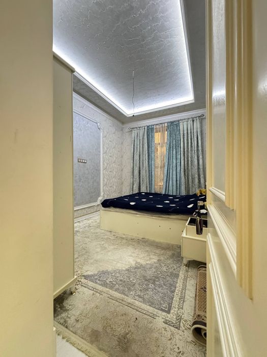 Uy sotiladi moljal keles Zamona restorani roparasida