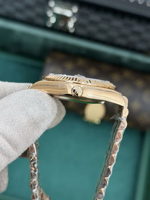 Rolex Day-Date 40 Everose Gold – Eisenkiesel Baguette