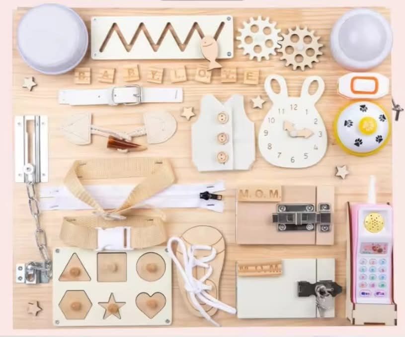 Placa senzoriala Montessori Busy Board cu Activitati Educative