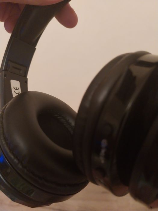 Продавам Блутут Слушалки