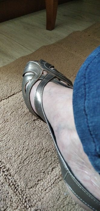 Женские босоножки