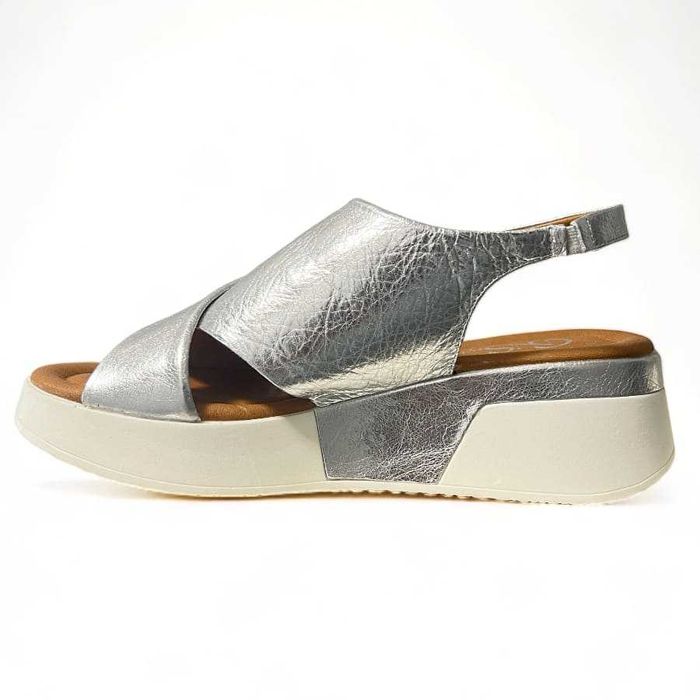 Промо цена 98.00лв.  Удобни дамски сандали от естествена кожа.