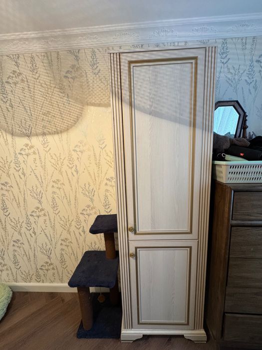 Шкаф-пенал. Белый.