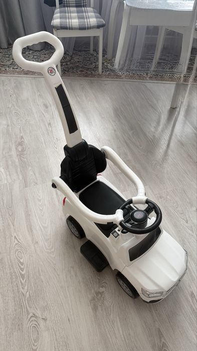 Толокар toyota белый