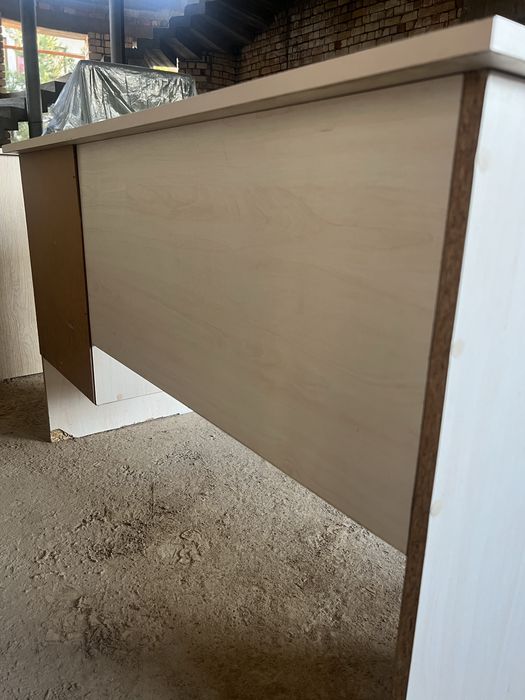 Стол для офисных работ