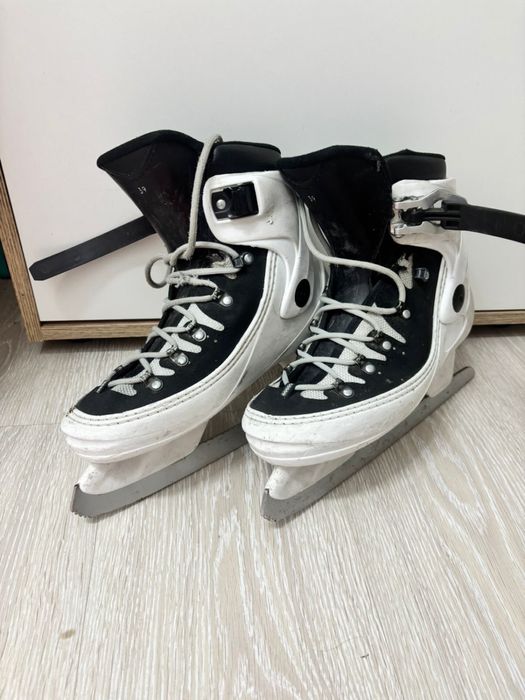 Коньки продам 39размер