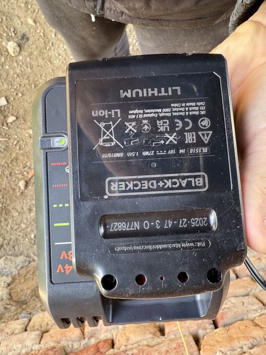 Vand incarcator + baterie black+decker