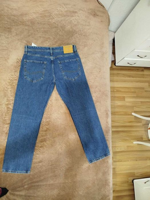 Продам джинсы мужские