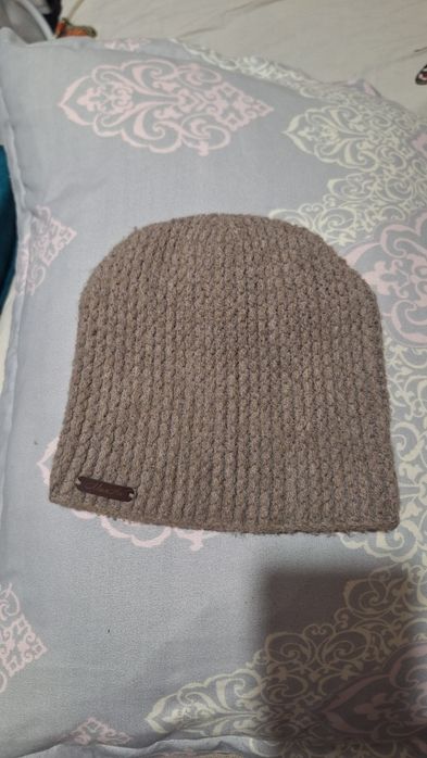 Шапки отдам за вкусняшку.