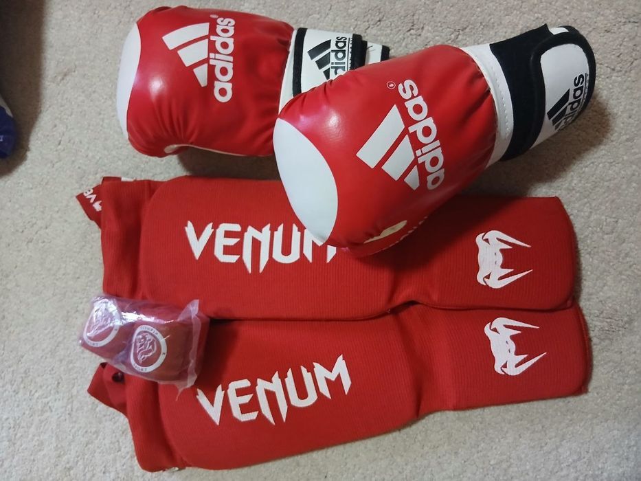 Боксёрские перчатки - Adidas